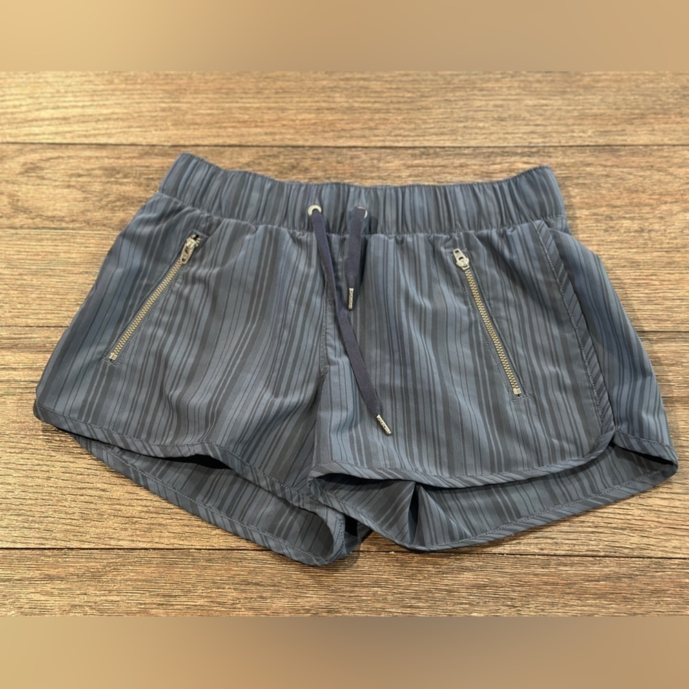 Athleta Blue Stripe Sway Drawstring pull on elastic waist shorts‎ pockets, sz XS